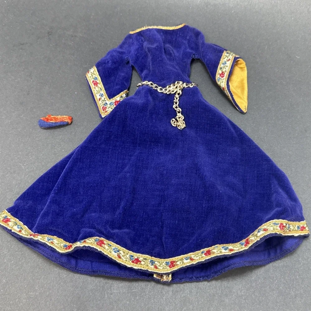 Vintage Barbie‎ #873 GUINEVERE Theater Velvet 1960's Dress With 1 Matching Shoe